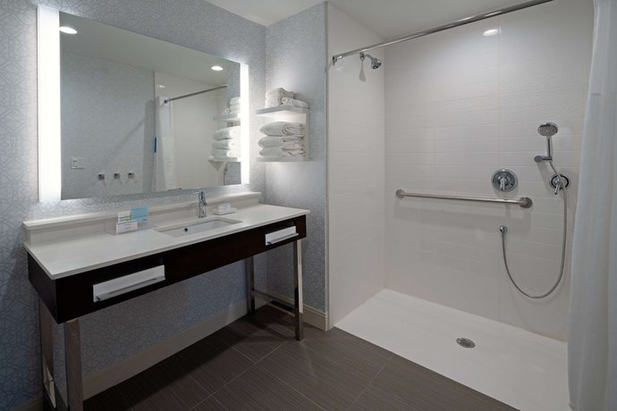 Imagen de la habitación del Hotel Hampton Inn And Suites Gilroy. Foto 3
