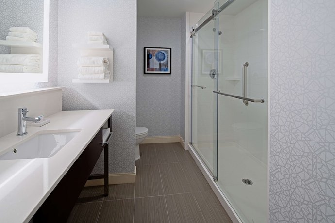 Imagen de la habitación del Hotel Hampton Inn And Suites Gilroy. Foto 5