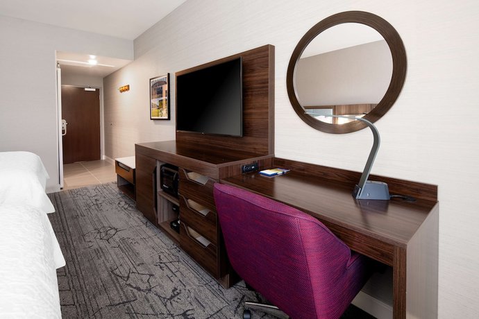 Imagen de la habitación del Hotel Hampton Inn And Suites Gilroy. Foto 6