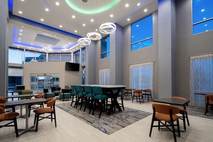 Imagen de los interiores del Hotel Hampton Inn And Suites Gilroy. Foto 19