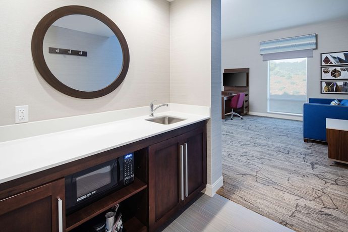 Imagen de la habitación del Hotel Hampton Inn And Suites Gilroy. Foto 13
