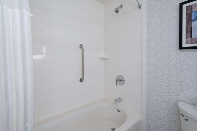 Imagen de la habitación del Hotel Hampton Inn And Suites Gilroy. Foto 15