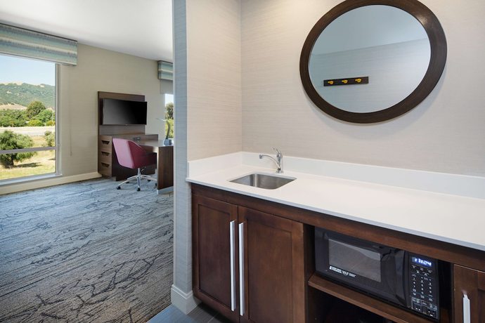 Imagen de la habitación del Hotel Hampton Inn And Suites Gilroy. Foto 16