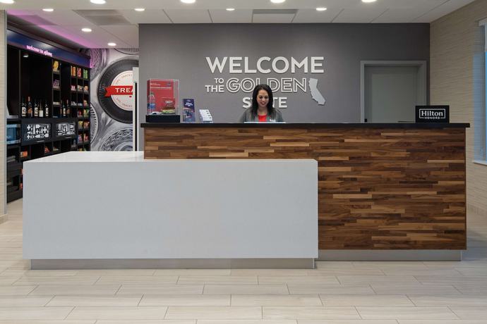 Imagen de los interiores del Hotel Hampton Inn And Suites Gilroy. Foto 20