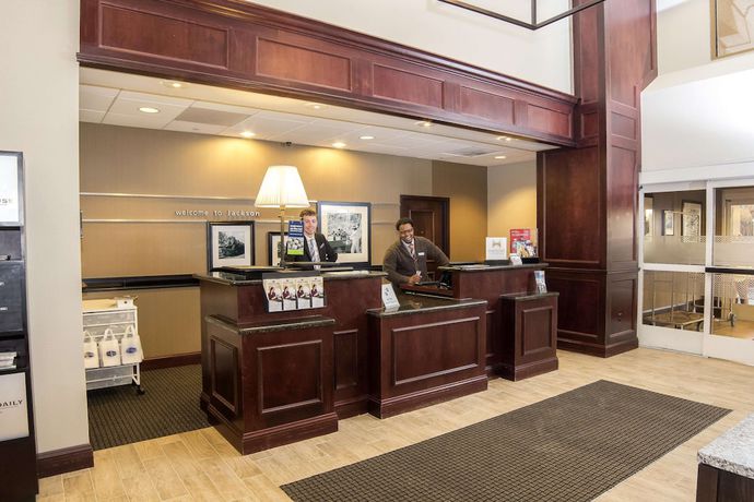 Imagen de los interiores del Hotel Hampton Inn And Suites Jackson. Foto 19