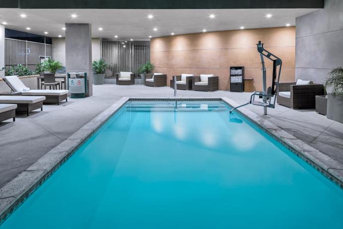 Imagen de la piscina del Hotel Hampton Inn And Suites Los Angeles/hollywood. Foto 12