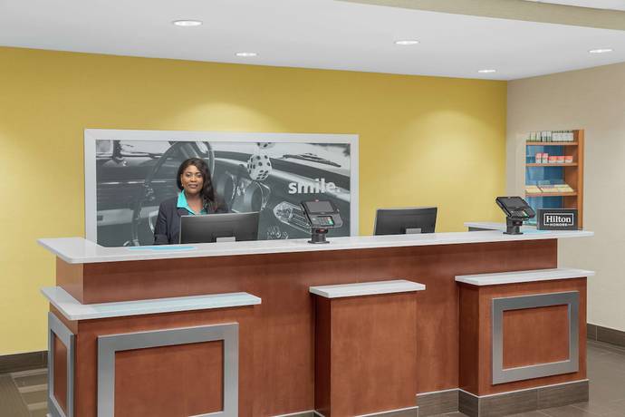 Imagen de los interiores del Hotel Hampton Inn And Suites Macon I-75 North. Foto 19