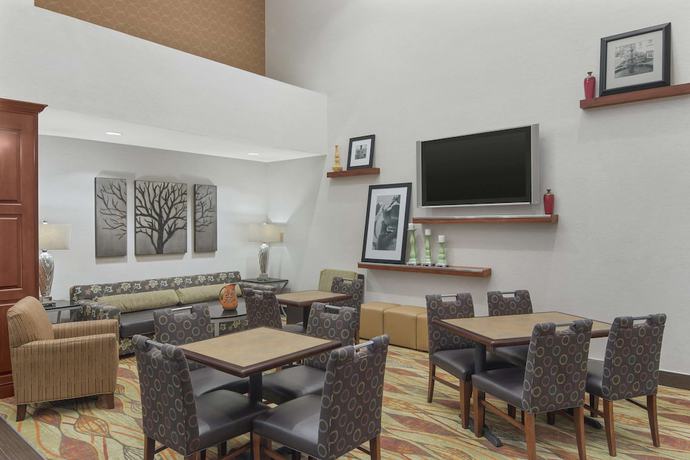 Imagen de los interiores del Hotel Hampton Inn And Suites Macon I-75 North. Foto 20