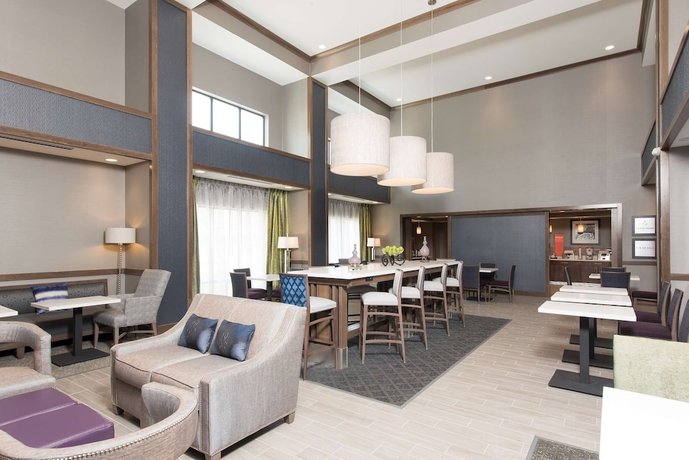 Imagen del bar/restaurante del Hotel Hampton Inn And Suites Michigan City. Foto 2