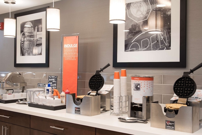 Imagen del bar/restaurante del Hotel Hampton Inn And Suites Michigan City. Foto 3