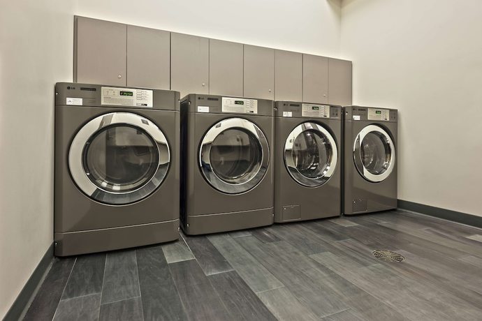 Imagen de los interiores del Hotel Hampton Inn And Suites Minneapolis University Area. Foto 15