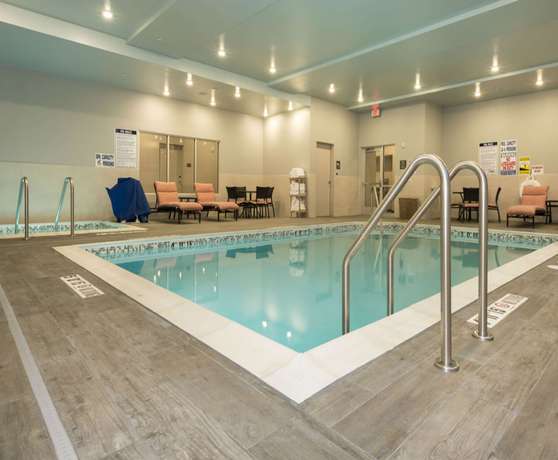 Imagen de la piscina del Hotel Hampton Inn And Suites Minneapolis University Area. Foto 20