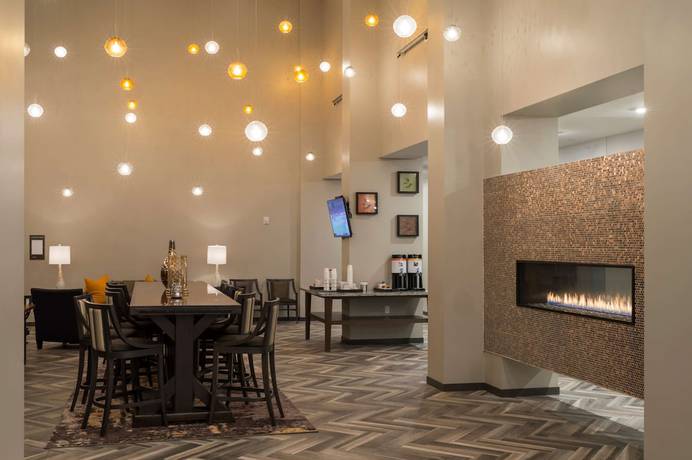 Imagen de los interiores del Hotel Hampton Inn And Suites Minneapolis University Area. Foto 16