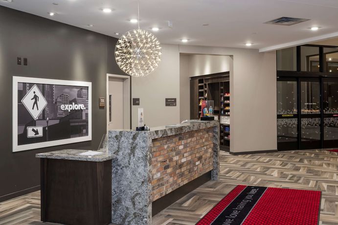 Imagen de los interiores del Hotel Hampton Inn And Suites Minneapolis University Area. Foto 17