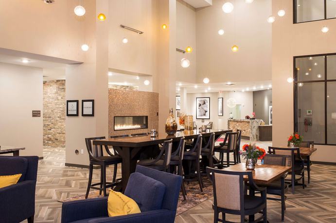 Imagen de los interiores del Hotel Hampton Inn And Suites Minneapolis University Area. Foto 18