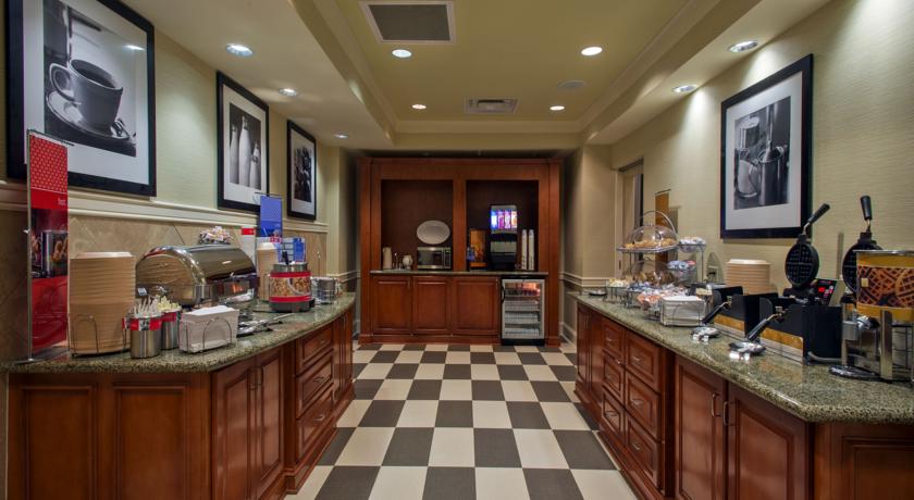Imagen del bar/restaurante del Hotel Hampton Inn And Suites Mobile I-65 At Airport Blvd. Foto 2
