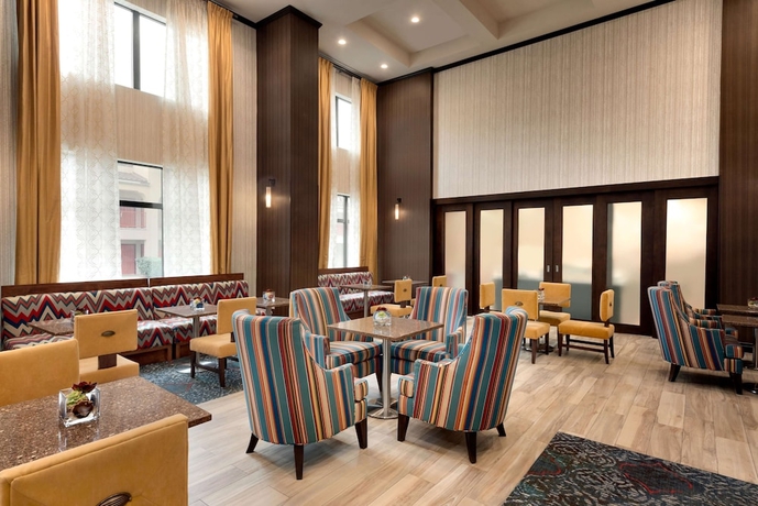 Imagen de los interiores del Hotel Hampton Inn And Suites Monroe. Foto 18