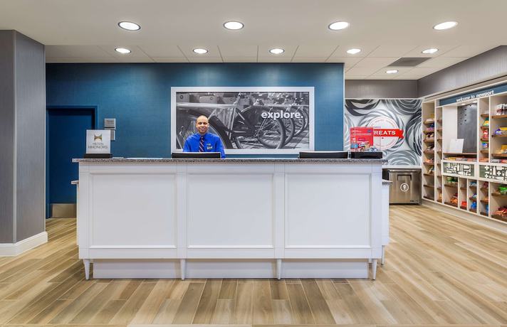 Imagen de los interiores del Hotel Hampton Inn And Suites Newport/cincinnati. Foto 17