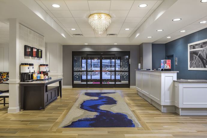 Imagen de los interiores del Hotel Hampton Inn And Suites Newport/cincinnati. Foto 18