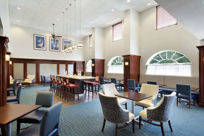 Imagen de los interiores del Hotel Hampton Inn And Suites Newport/middletown. Foto 18