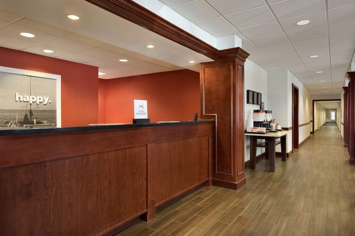 Imagen de los interiores del Hotel Hampton Inn And Suites Newport/middletown. Foto 19