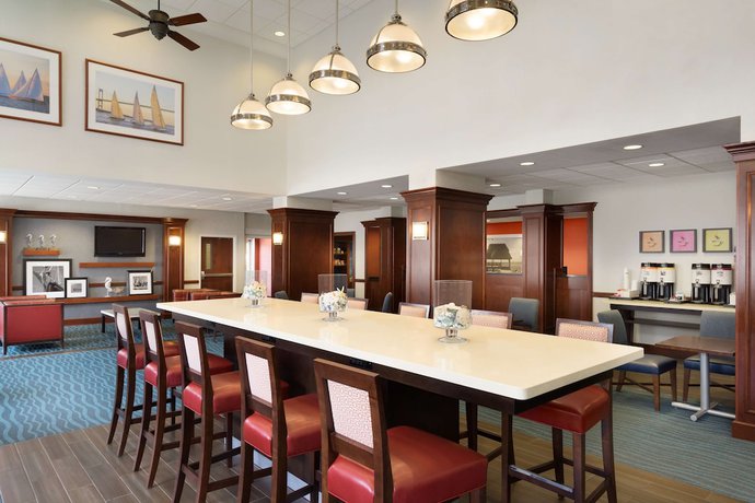 Imagen de los interiores del Hotel Hampton Inn And Suites Newport/middletown. Foto 20