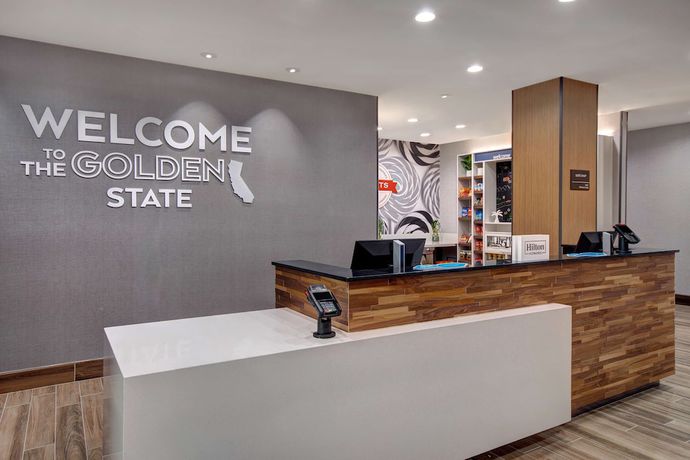Imagen de los interiores del Hotel Hampton Inn And Suites Ontario Rancho Cucamonga. Foto 18