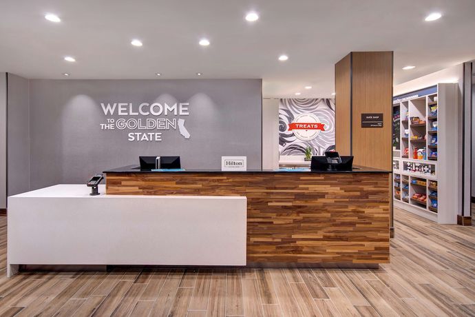 Imagen de los interiores del Hotel Hampton Inn And Suites Ontario Rancho Cucamonga. Foto 19