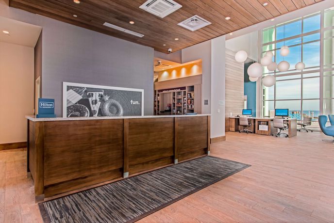 Imagen de los interiores del Hotel Hampton Inn And Suites Panama City Beach-beachfront. Foto 19
