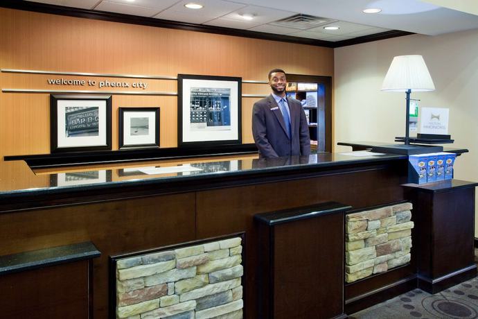 Imagen de los interiores del Hotel Hampton Inn And Suites Phenix City- Columbus Area. Foto 17