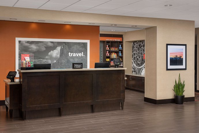 Imagen de los interiores del Hotel Hampton Inn And Suites Phoenix Tempe. Foto 18
