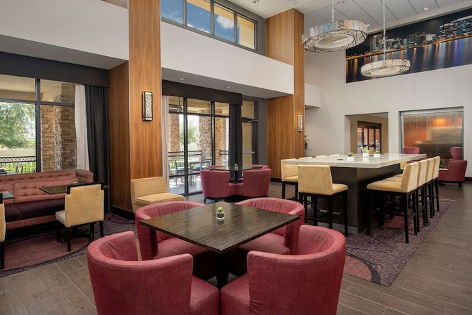 Imagen de los interiores del Hotel Hampton Inn And Suites Phoenix Tempe. Foto 19