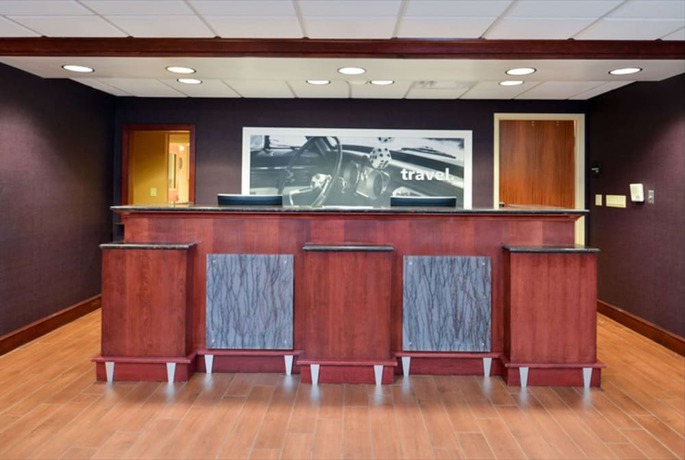Imagen de los interiores del Hotel Hampton Inn And Suites Richmond, In. Foto 16