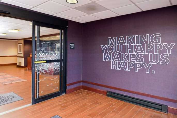 Imagen de los interiores del Hotel Hampton Inn And Suites Richmond, In. Foto 18