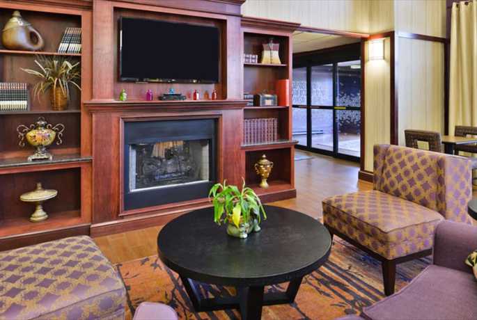 Imagen de los interiores del Hotel Hampton Inn And Suites Richmond, In. Foto 19