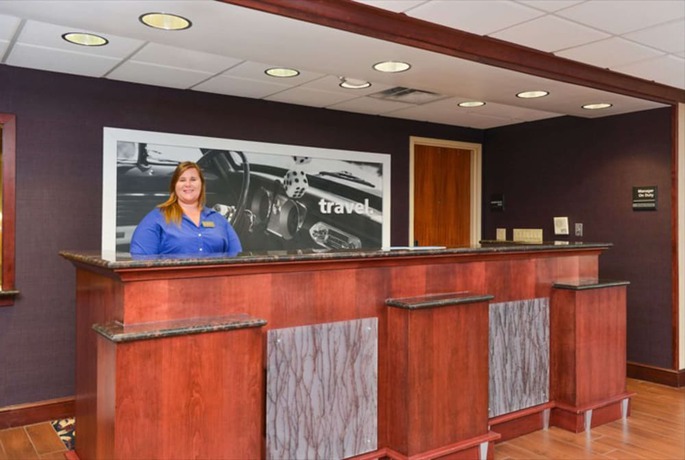 Imagen de los interiores del Hotel Hampton Inn And Suites Richmond, In. Foto 20