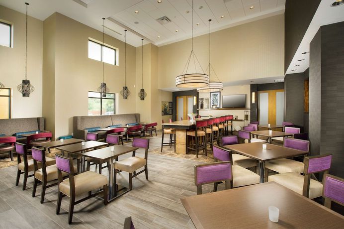 Imagen del bar/restaurante del Hotel Hampton Inn And Suites San Antonio Northwest/medical Center. Foto 2
