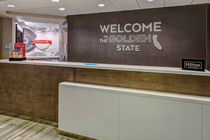 Imagen de los interiores del Hotel Hampton Inn And Suites San Jose Airport. Foto 16