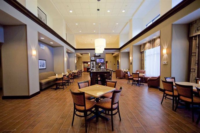 Imagen del bar/restaurante del Hotel Hampton Inn And Suites Seattle. Foto 3