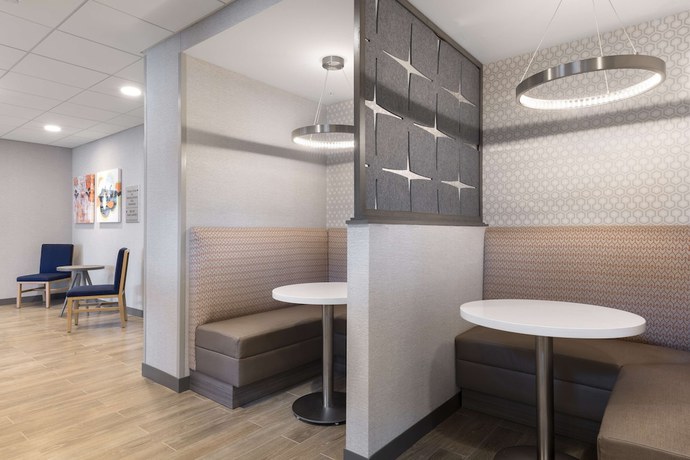 Imagen del bar/restaurante del Hotel Hampton Inn And Suites St. Charles Old Town Area. Foto 3