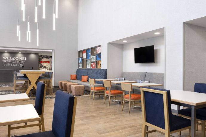 Imagen de los interiores del Hotel Hampton Inn And Suites St. Charles Old Town Area. Foto 19