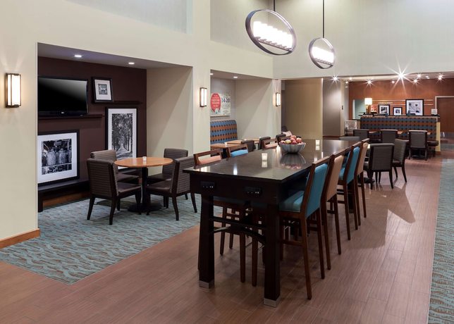 Imagen de los interiores del Hotel Hampton Inn And Suites St. Louis At Forest Park. Foto 17