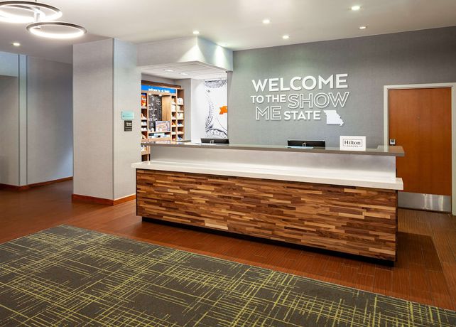 Imagen de los interiores del Hotel Hampton Inn And Suites St. Louis At Forest Park. Foto 19