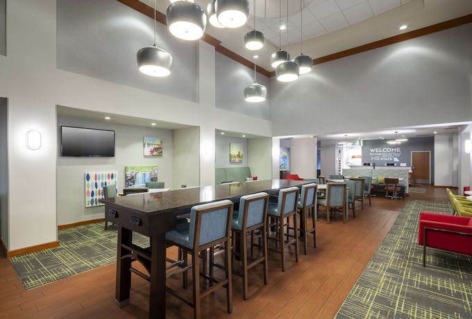 Imagen de los interiores del Hotel Hampton Inn And Suites St. Louis At Forest Park. Foto 20