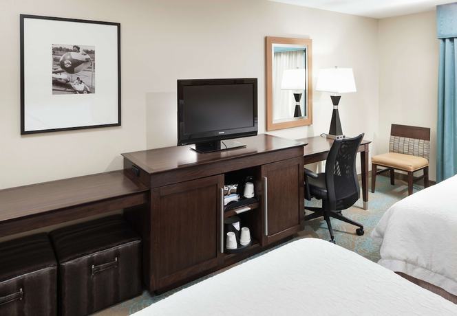 Imagen de la habitación del Hotel Hampton Inn And Suites St. Louis At Forest Park. Foto 15