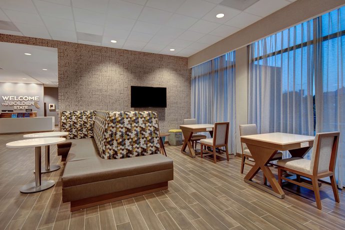Imagen de los interiores del Hotel Hampton Inn And Suites Sunnyvale Silicon Valley. Foto 19