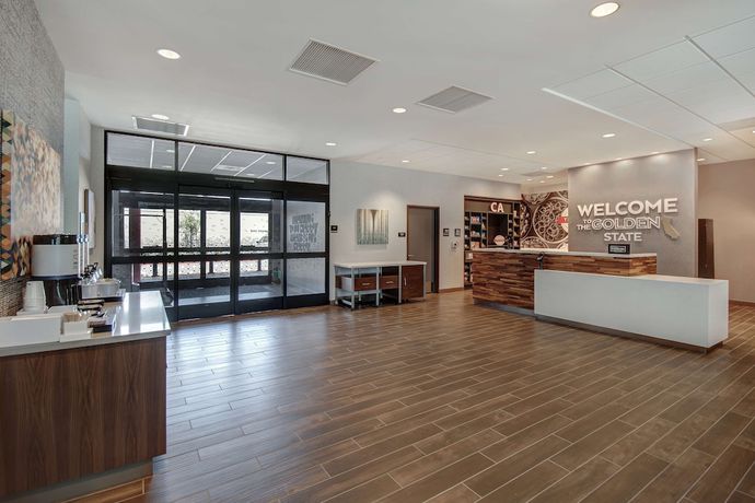 Imagen de los interiores del Hotel Hampton Inn And Suites Sunnyvale Silicon Valley. Foto 20