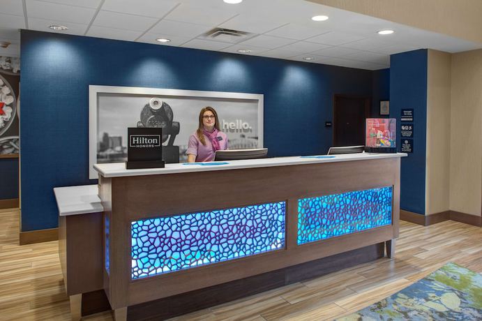 Imagen de los interiores del Hotel Hampton Inn And Suites Syracuse North Airport Area. Foto 18