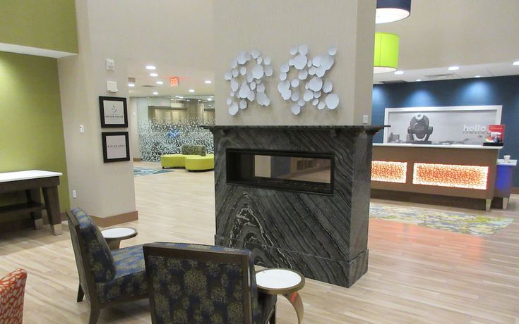 Imagen de los interiores del Hotel Hampton Inn And Suites Syracuse North Airport Area. Foto 19