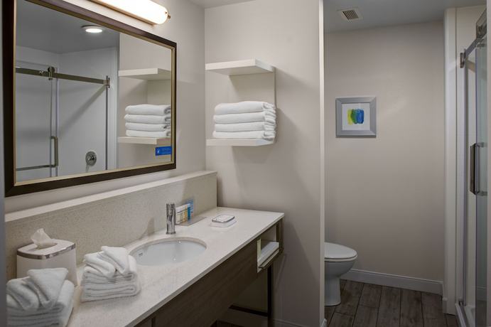 Imagen de la habitación del Hotel Hampton Inn And Suites Syracuse North Airport Area. Foto 9
